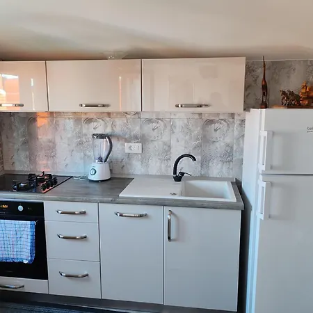 Neda Apartment *